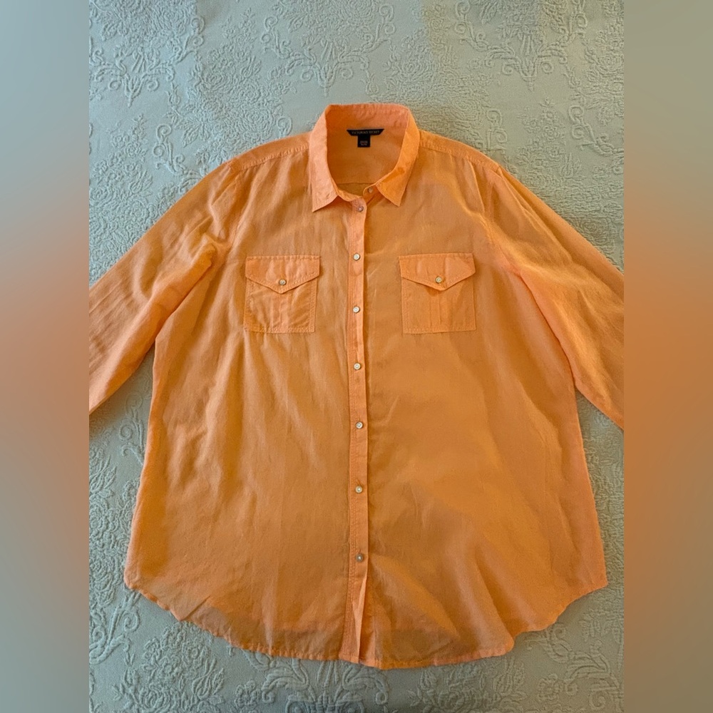 💥MoviNG sALe‼️ Victoria’s Secret Orange Silk Shirt. SZ XL